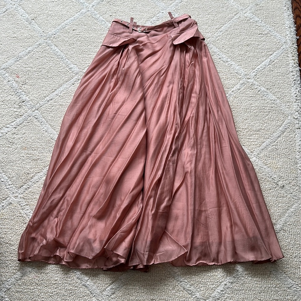 Beautiful pink skirt midi lenght